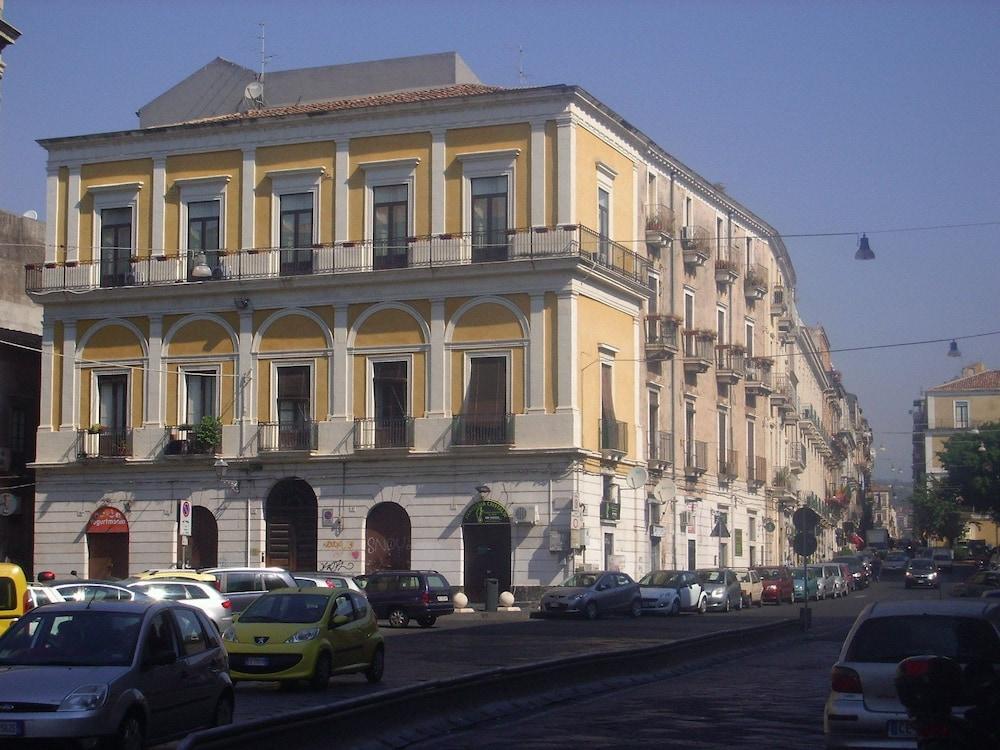 B&B Al Teatro Massimo Catania Luaran gambar